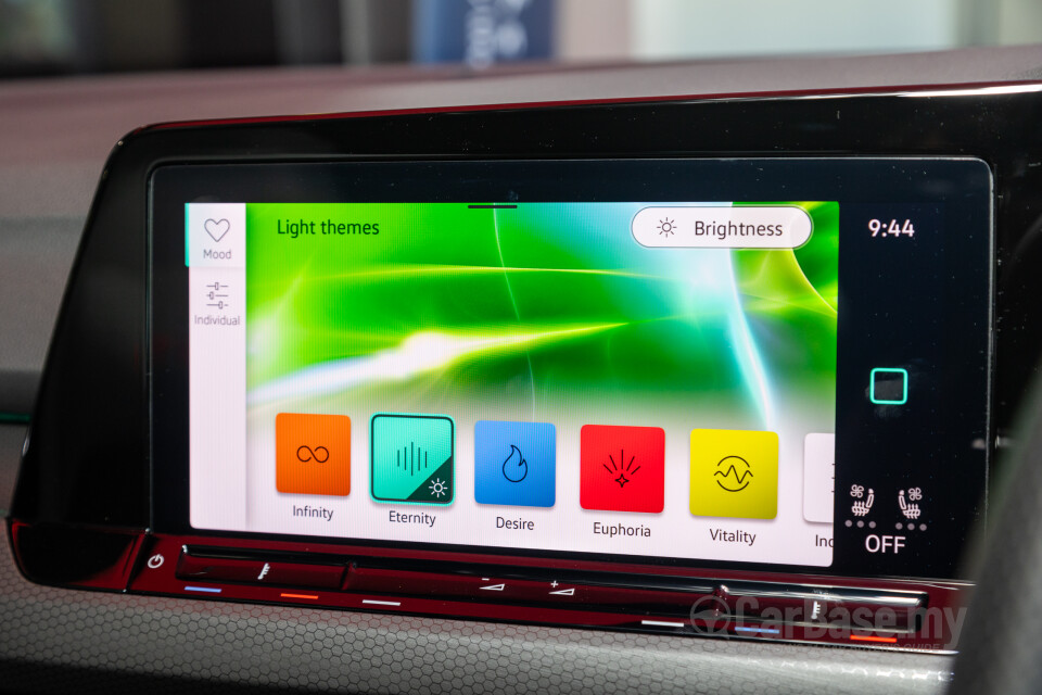 Volkswagen Golf GTI Mk8 (2022) Interior