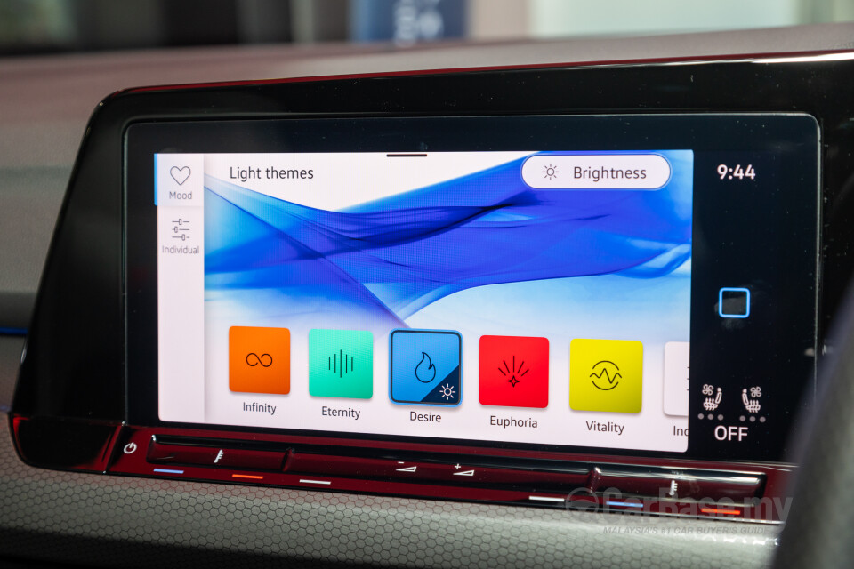 Volkswagen Golf GTI Mk8 (2022) Interior