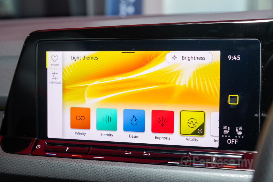 Volkswagen Golf GTI Mk8 (2022) Interior