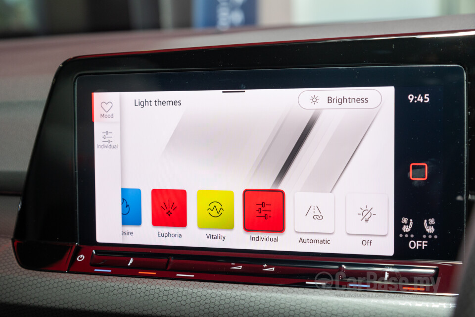 Volkswagen Golf GTI Mk8 (2022) Interior