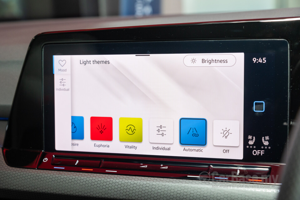 Volkswagen Golf GTI Mk8 (2022) Interior