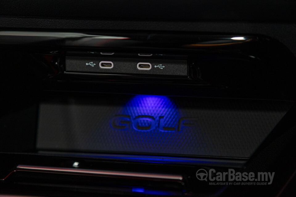 Volkswagen Golf GTI Mk8 (2022) Interior