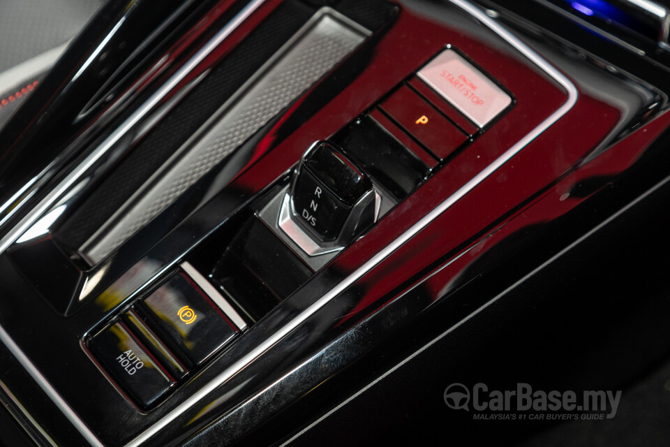 Volkswagen Golf GTI Mk8 (2022) Interior