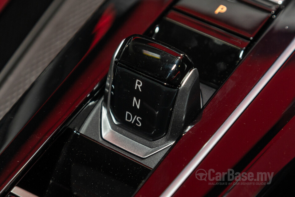 Volkswagen Golf GTI Mk8 (2022) Interior
