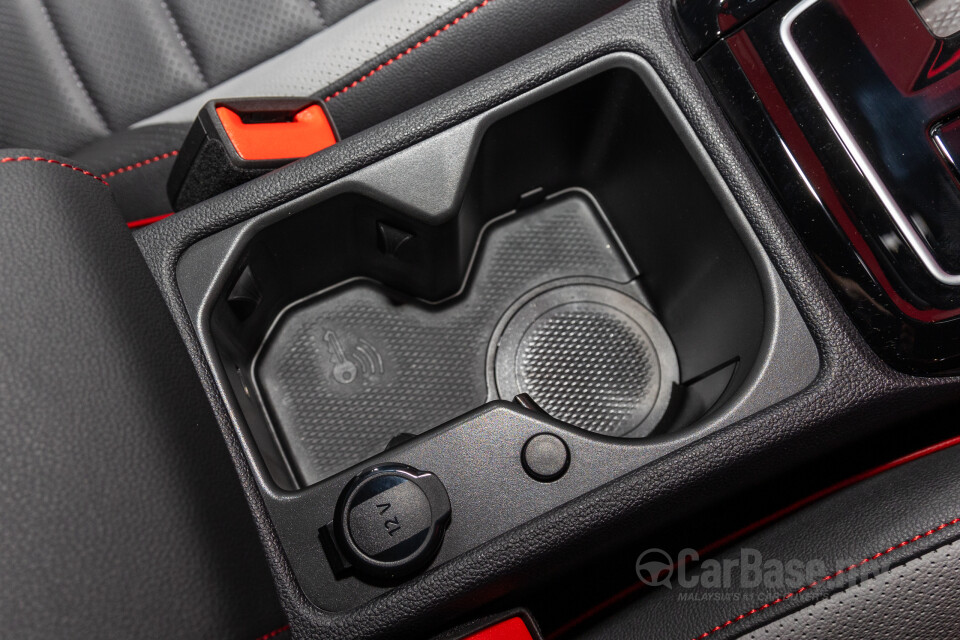 Volkswagen Golf GTI Mk8 (2022) Interior