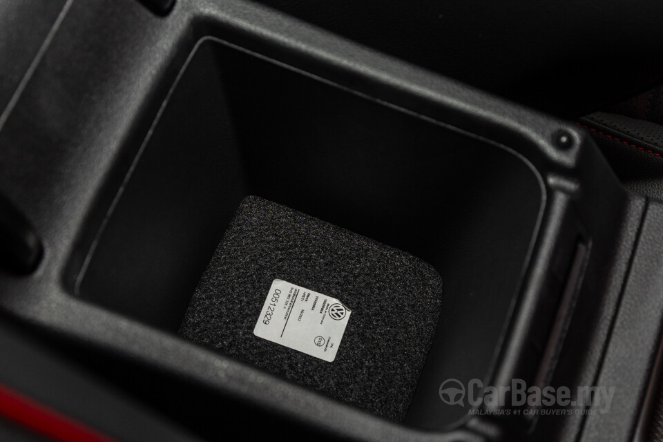 Volkswagen Golf GTI Mk8 (2022) Interior