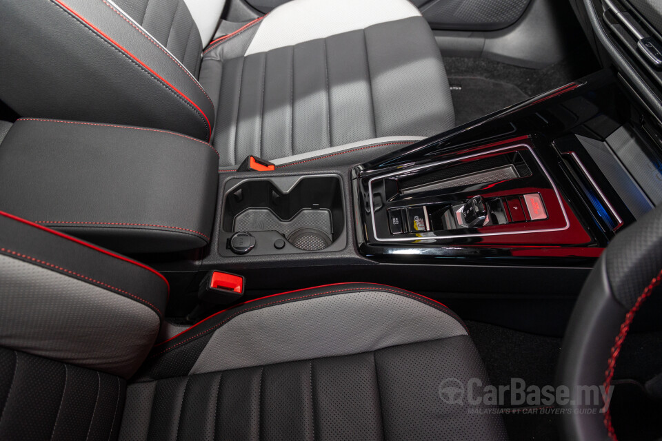 Volkswagen Golf GTI Mk8 (2022) Interior