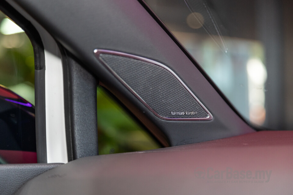 Volkswagen Golf GTI Mk8 (2022) Interior