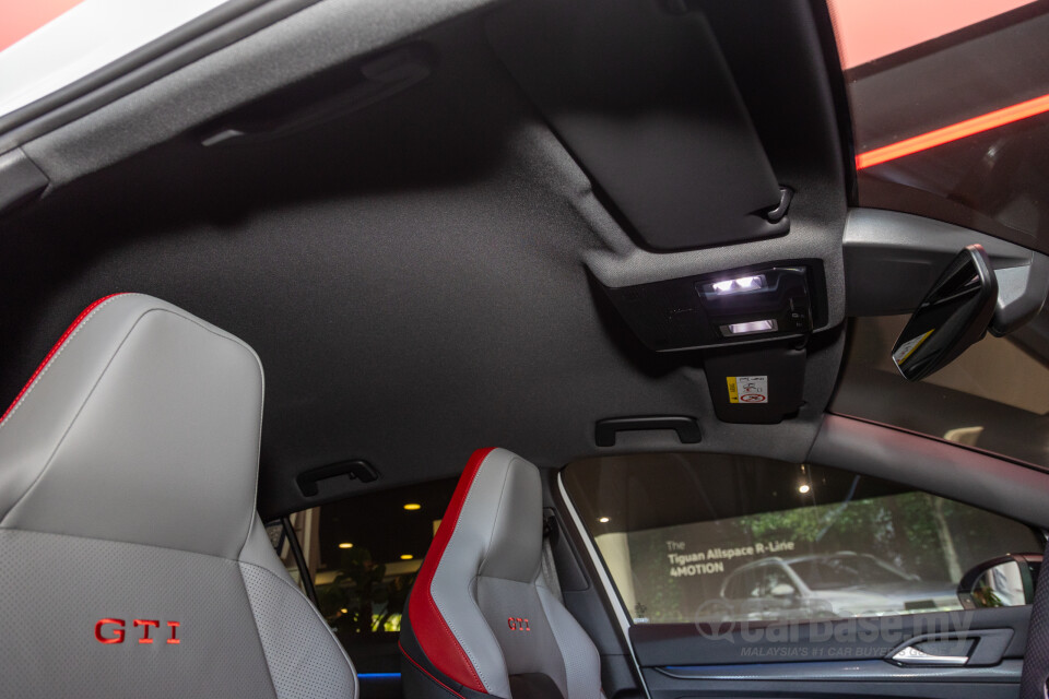Volkswagen Golf GTI Mk8 (2022) Interior