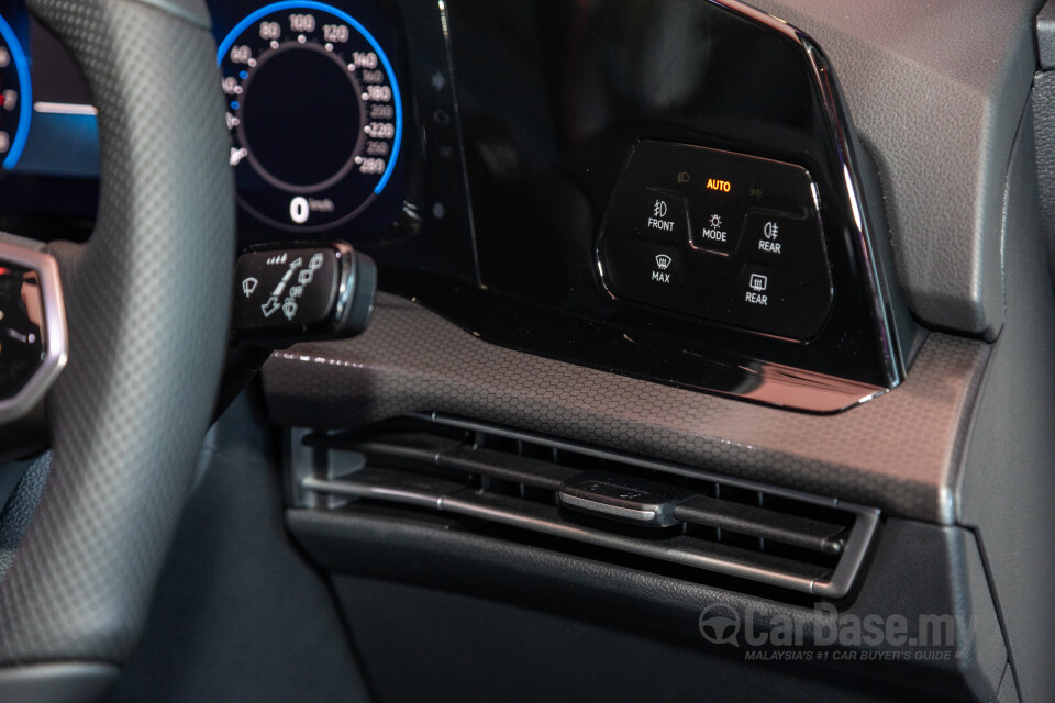 Volkswagen Golf GTI Mk8 (2022) Interior