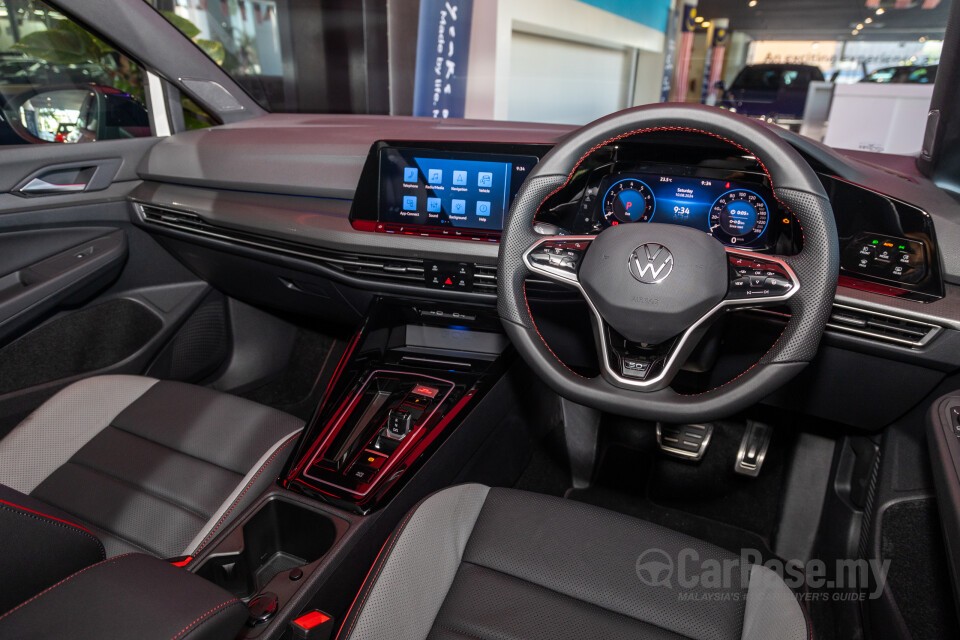 Volkswagen Golf GTI Mk8 (2022) Interior