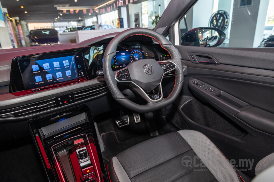 Volkswagen Golf GTI Mk8 (2022) Interior