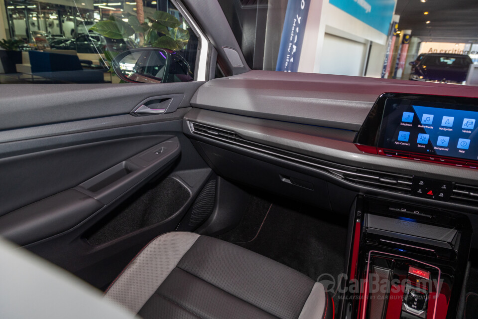 Volkswagen Golf GTI Mk8 (2022) Interior