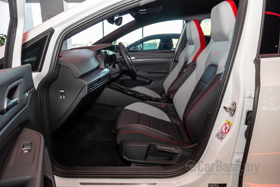 Volkswagen Golf GTI Mk8 (2022) Interior