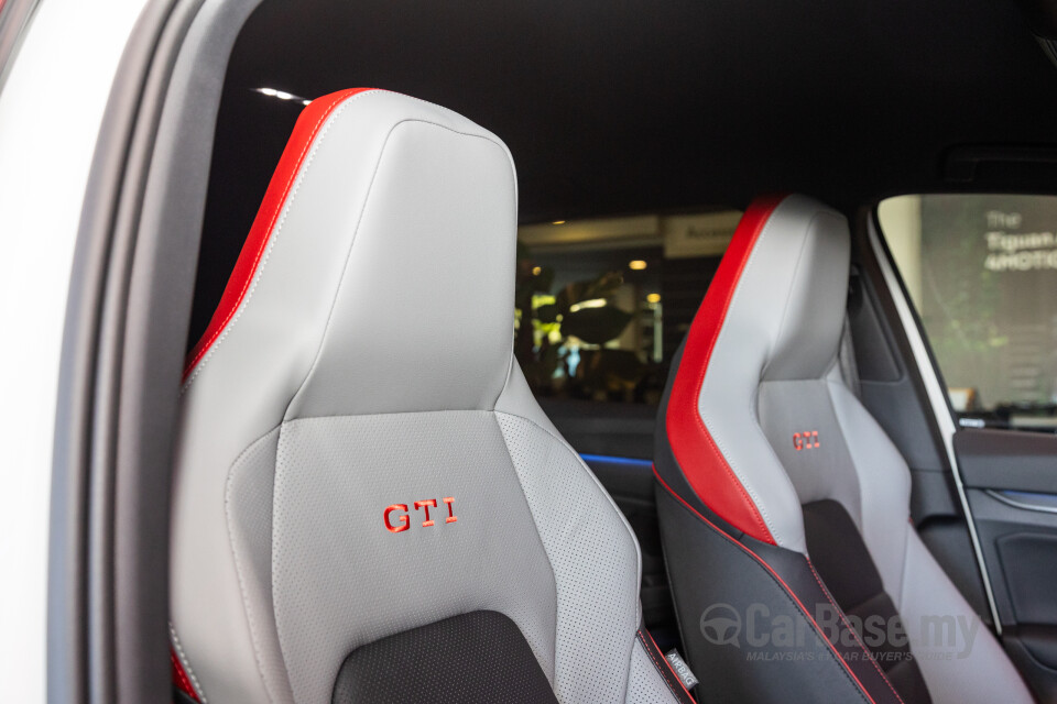 Volkswagen Golf GTI Mk8 (2022) Interior