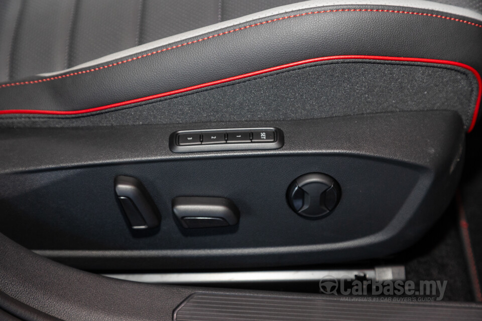 Volkswagen Golf GTI Mk8 (2022) Interior