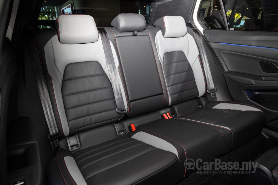 Volkswagen Golf GTI Mk8 (2022) Interior