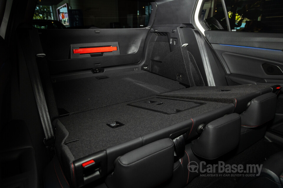 Volkswagen Golf GTI Mk8 (2022) Interior