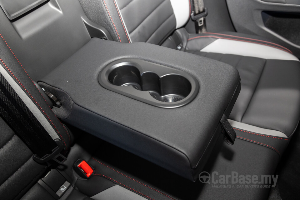 Volkswagen Golf GTI Mk8 (2022) Interior