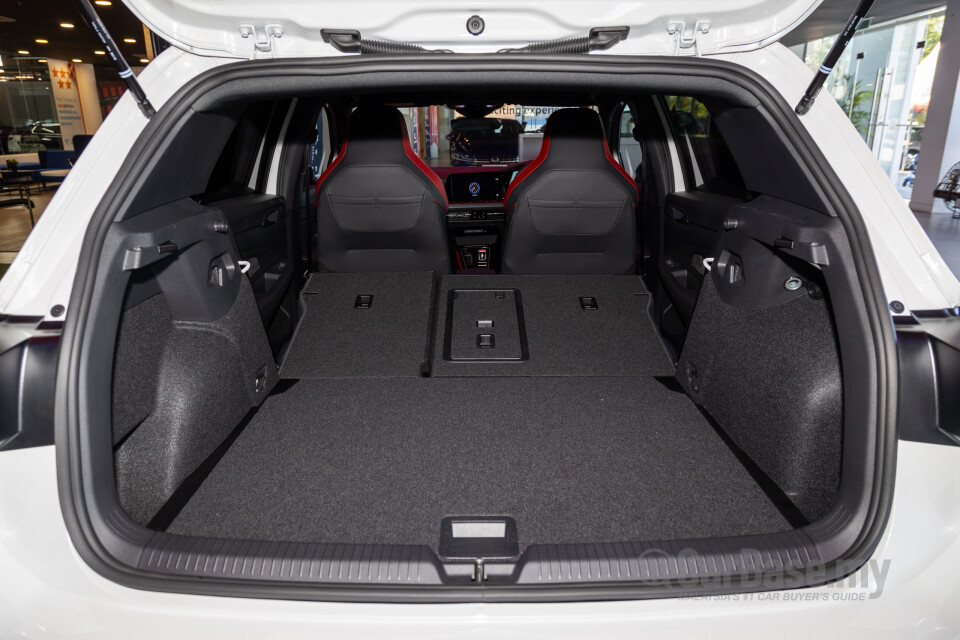 Volkswagen Golf GTI Mk8 (2022) Interior