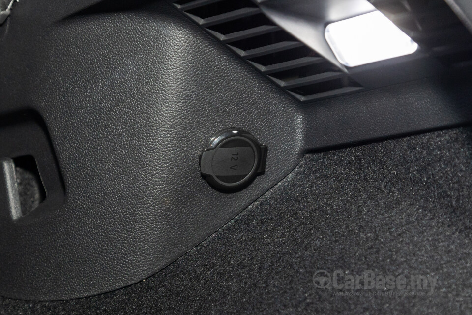 Volkswagen Golf GTI Mk8 (2022) Interior