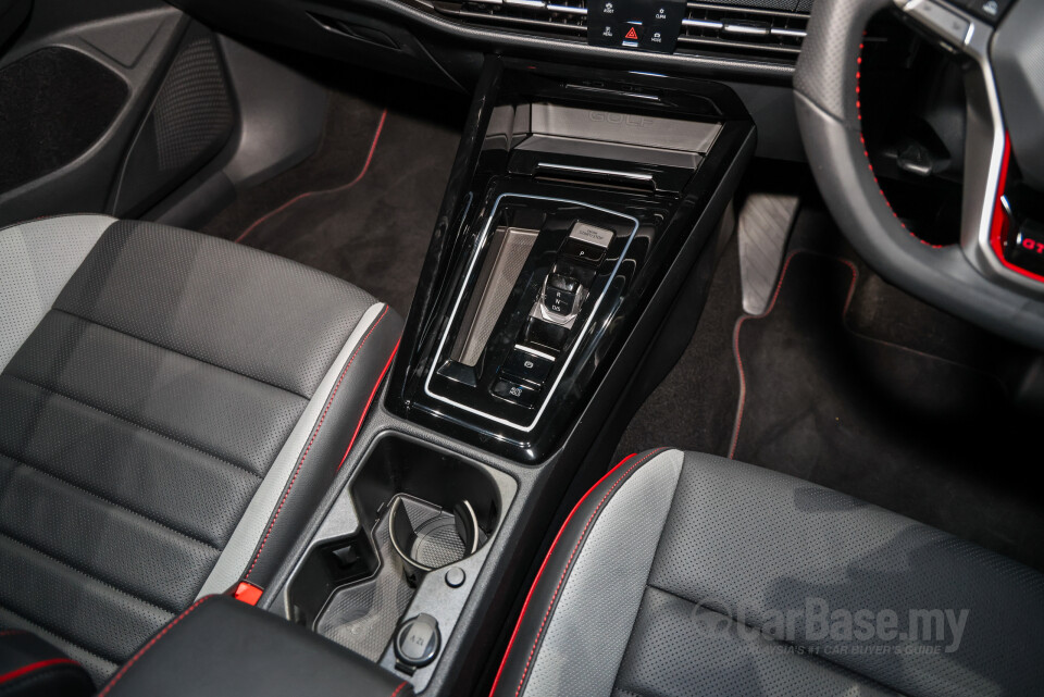 Volkswagen Golf GTI Mk8.5 (2025) Interior