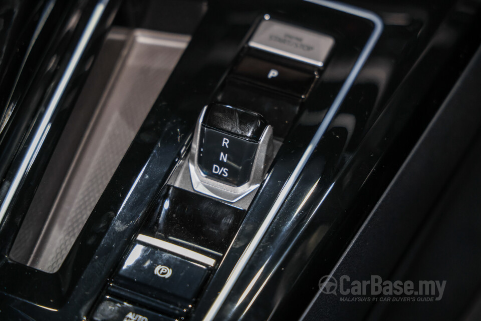 Volkswagen Golf GTI Mk8.5 (2025) Interior