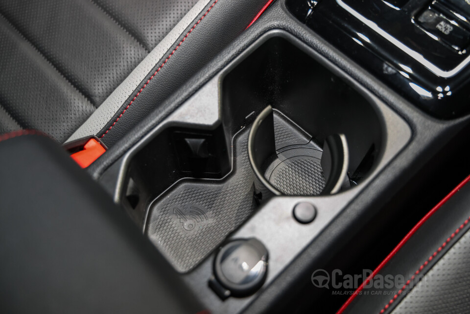 Volkswagen Golf GTI Mk8.5 (2025) Interior