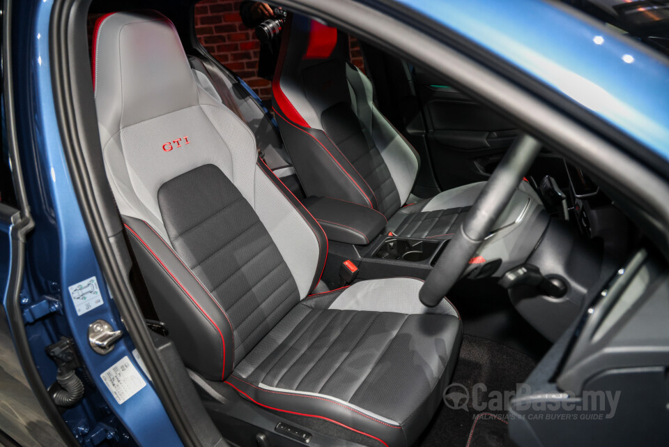 Volkswagen Golf GTI Mk8.5 (2025) Interior