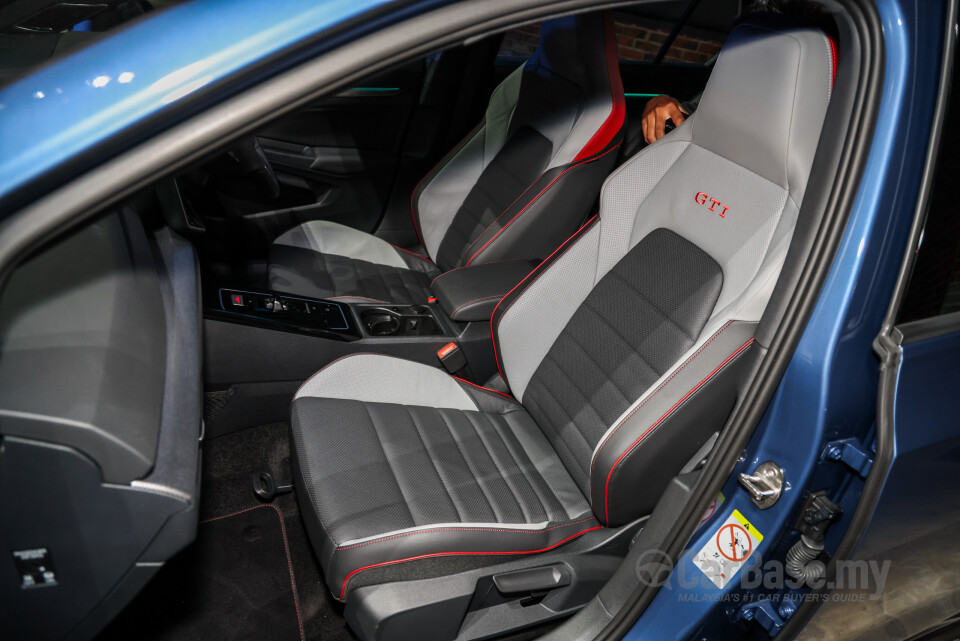 Volkswagen Golf GTI Mk8.5 (2025) Interior