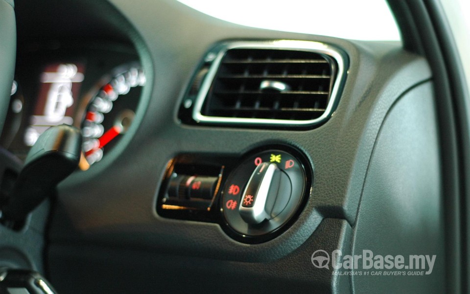 Volkswagen Polo GTI Mk5 (2011) Interior