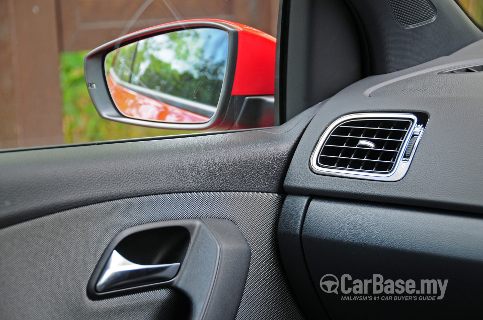 Volkswagen Polo GTI Mk5 (2011) Interior
