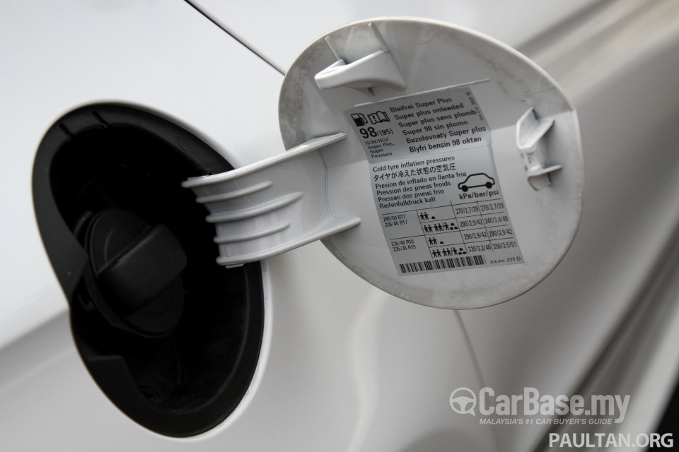 Volkswagen Passat CC R-Line Mk1 (2012) Exterior