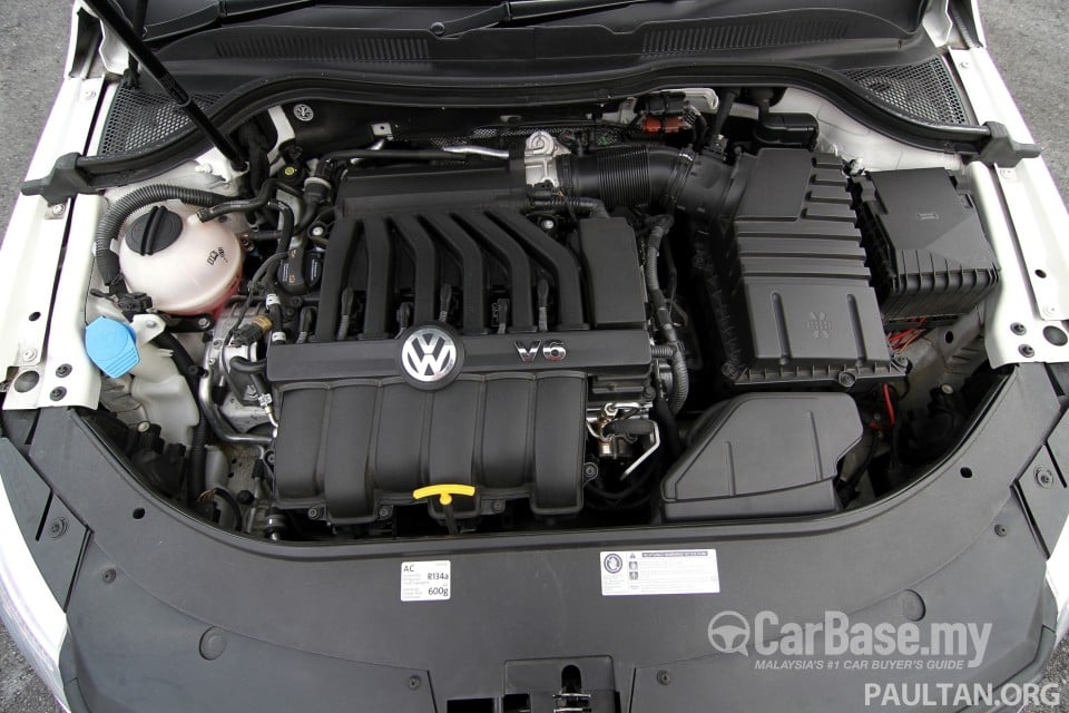 Volkswagen Passat CC R-Line Mk1 (2012) Exterior