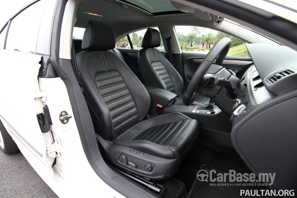 Volkswagen Passat CC R-Line Mk1 (2012) Interior