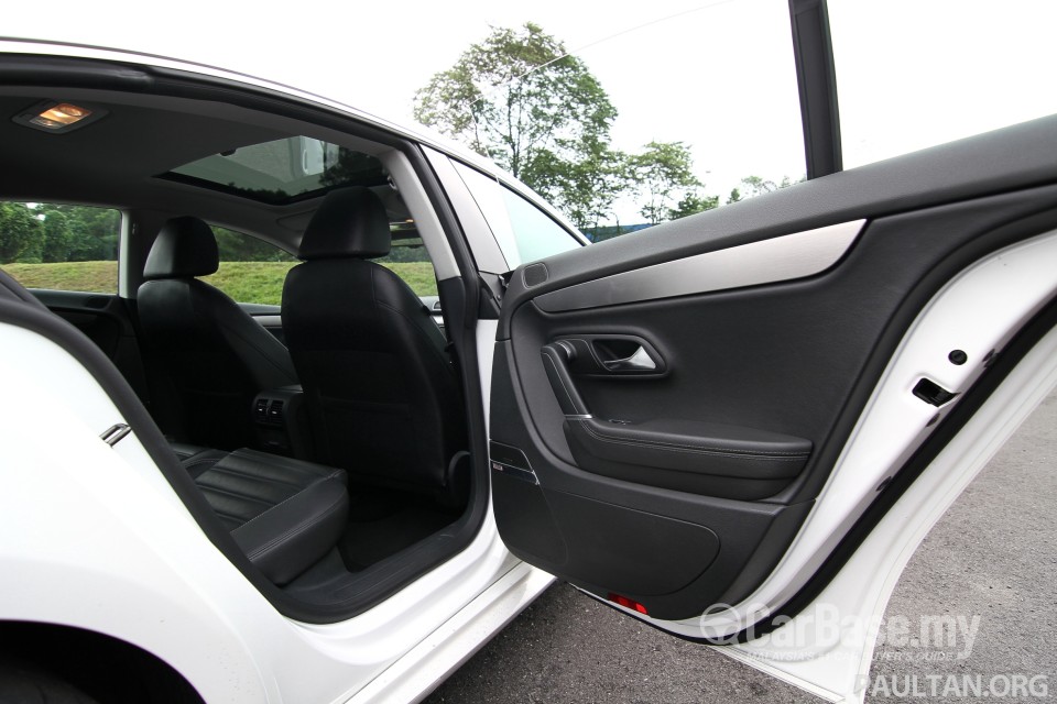 Volkswagen Passat CC R-Line Mk1 (2012) Interior
