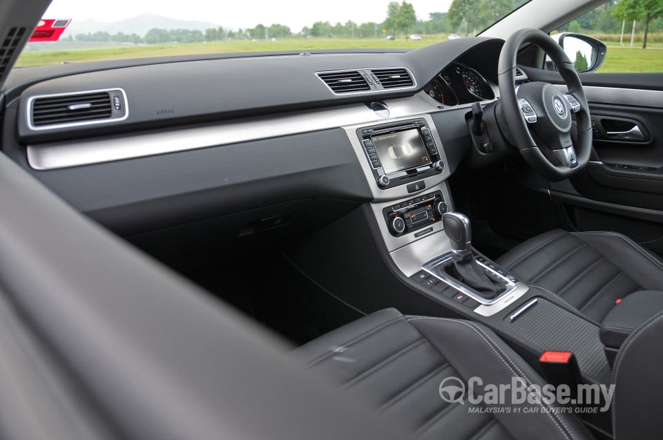 Volkswagen Passat CC R-Line Mk1 (2012) Interior