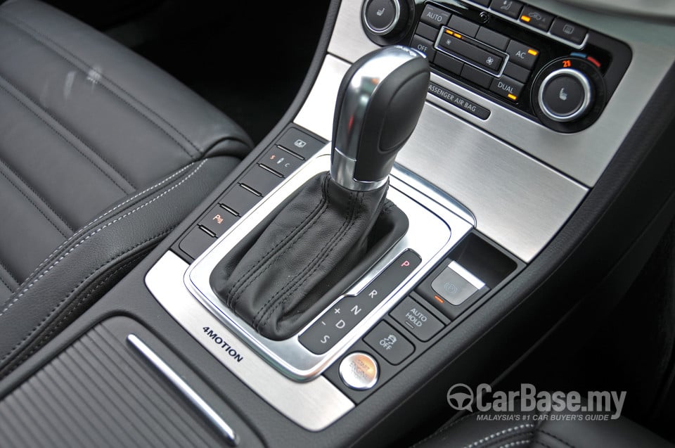 Volkswagen Passat CC R-Line Mk1 (2012) Interior