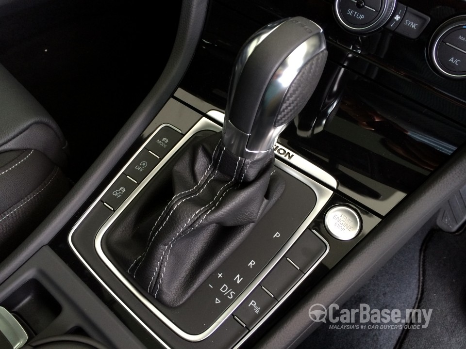 Volkswagen Golf R Mk7 R (2014) Interior