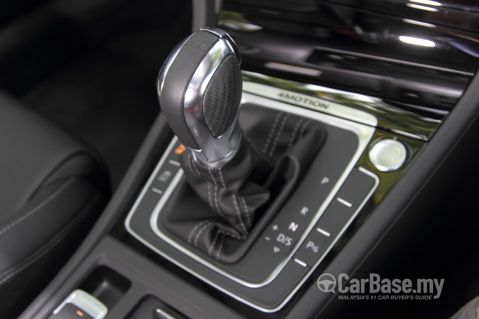 Volkswagen Golf R Mk7 R (2014) Interior