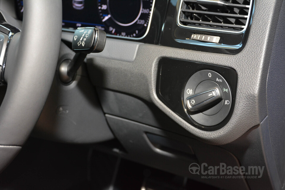 Nissan Navara D23 (2015) Interior