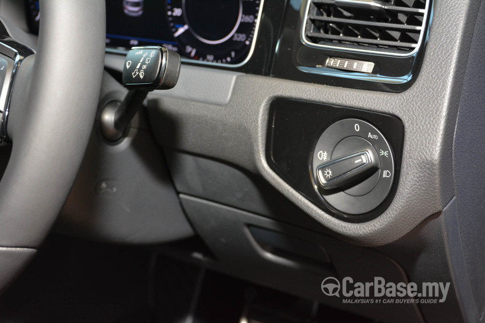 Volkswagen Golf R Mk7.5 R (2018) Interior