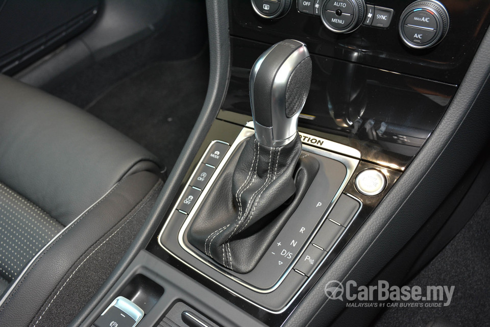 Volkswagen Golf R Mk7.5 R (2018) Interior