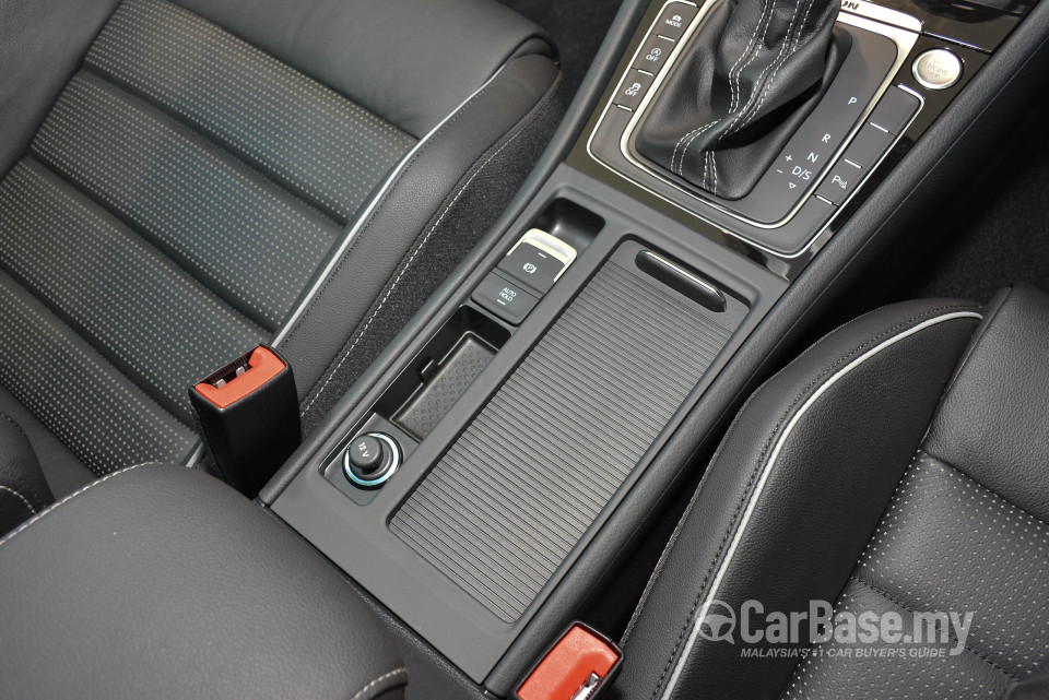 Volkswagen Golf R Mk7.5 R (2018) Interior