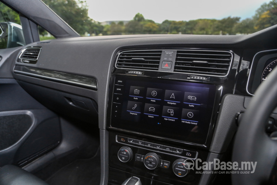 Volkswagen Golf R Mk7.5 R (2018) Interior