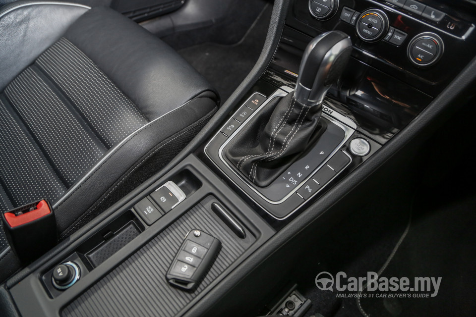Volkswagen Golf R Mk7.5 R (2018) Interior