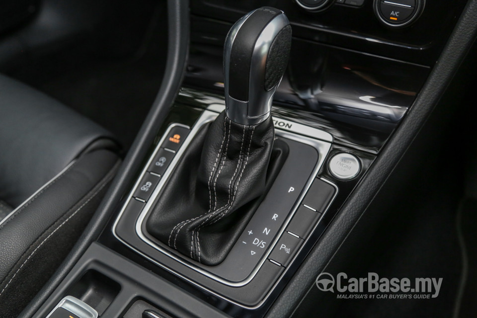 Volkswagen Golf R Mk7.5 R (2018) Interior