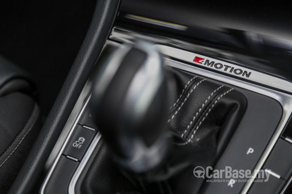 Volkswagen Golf R Mk7.5 R (2018) Interior