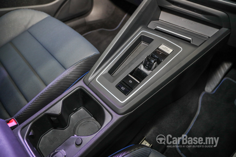 Volkswagen Golf R Mk8 R (2022) Interior