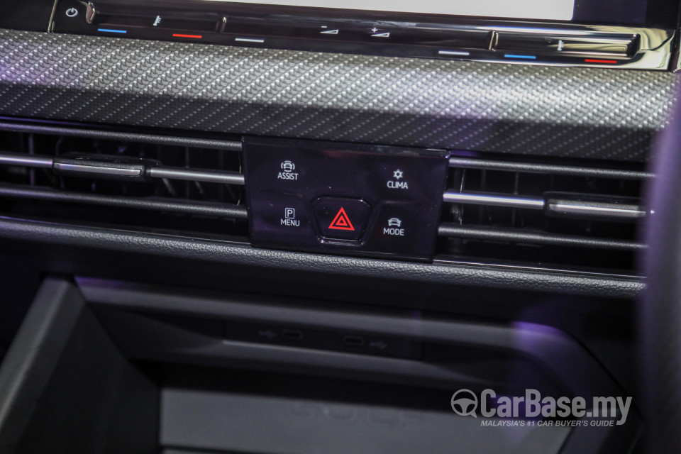 Volkswagen Golf R Mk8 R (2022) Interior